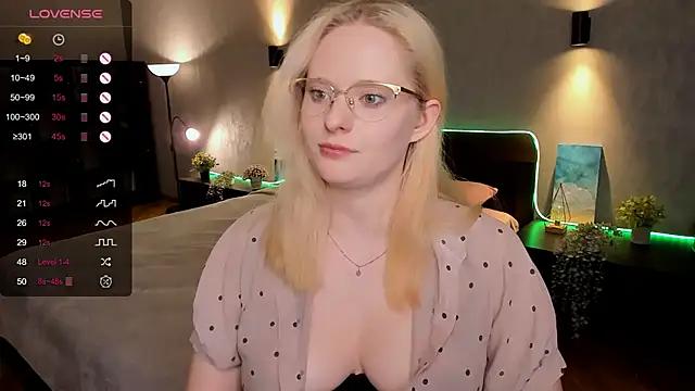 Snapshot of Aemilia_ chatting on March 9, 2:10 pm Aemilia online show from March 9, 2:10 pm