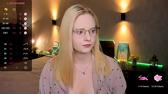 Snapshot of Aemilia_ chatting on March 17, 8:40 am Aemilia online show from March 17, 8:40 am