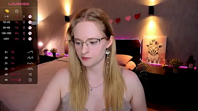 Snapshot of Aemilia_ chatting on September 18, 8:38 am Aemilia online show from September 18, 8:38 am