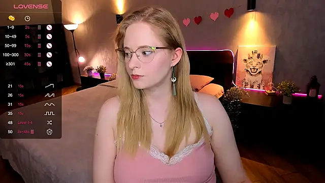 Snapshot of Aemilia_ chatting on September 21, 6:15 am Aemilia online show from September 21, 6:15 am