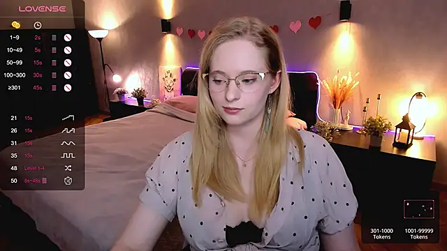 Snapshot of Aemilia_ chatting on October 3, 8:55 am Aemilia online show from October 3, 8:55 am