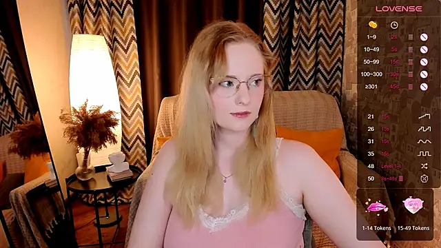 Snapshot of Aemilia_ chatting on October 16, 8:15 am Aemilia online show from October 16, 8:15 am