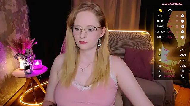 Snapshot of Aemilia_ chatting on October 19, 6:14 am Aemilia online show from October 19, 6:14 am