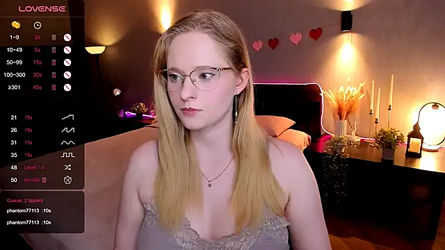 Snapshot of Aemilia_ chatting on October 20, 8:26 am Aemilia online show from October 20, 8:26 am