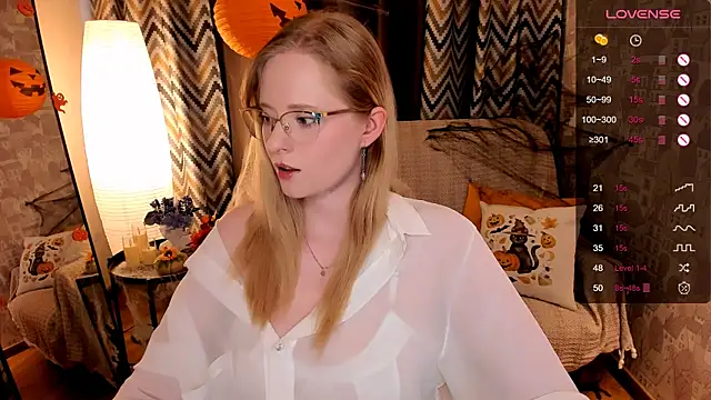 Snapshot of Aemilia_ chatting on October 21, 8:15 am Aemilia online show from October 21, 8:15 am