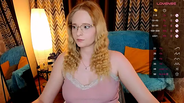 Snapshot of Aemilia_ chatting on November 7, 8:25 am Aemilia online show from November 7, 8:25 am