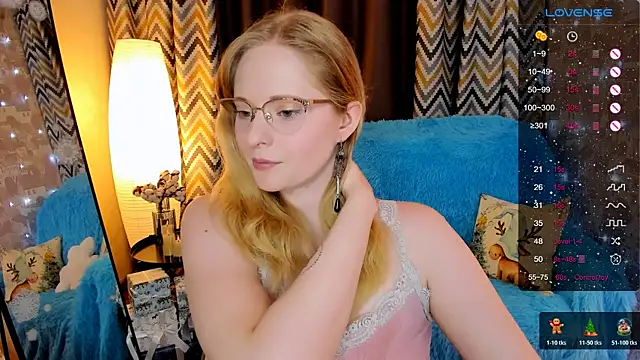 Snapshot of Aemilia_ chatting on December 17, 8:20 am Aemilia online show from December 17, 8:20 am