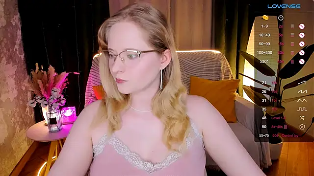 Snapshot of Aemilia_ chatting on January 12, 2:17 am Aemilia online show from January 12, 2:17 am