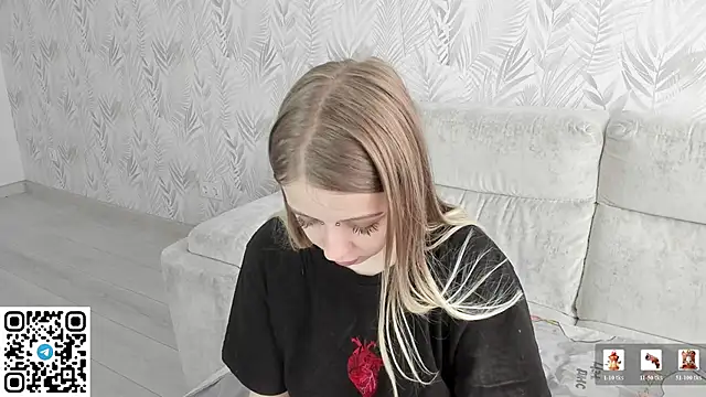 Snapshot of Alice_Halle chatting on May 29, 6:55 am Alice Halle online show from May 29, 6:55 am