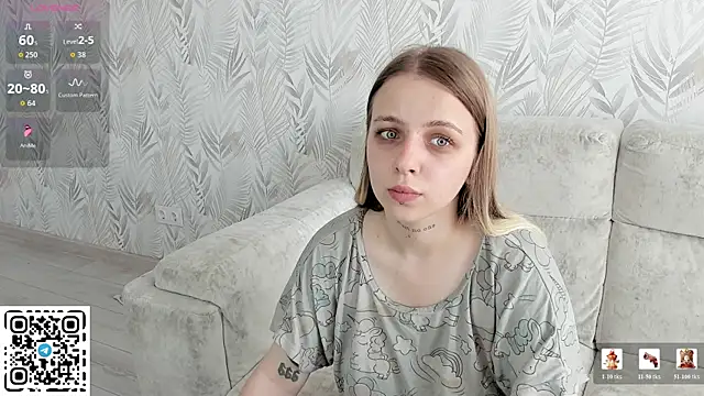 Snapshot of Alice_Halle chatting on June 6, 7:46 am Alice Halle online show from June 6, 7:46 am