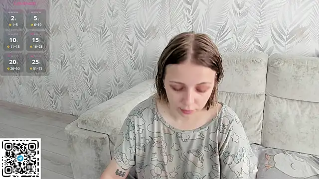 Snapshot of Alice_Halle chatting on July 19, 7:12 am Alice Halle online show from July 19, 7:12 am