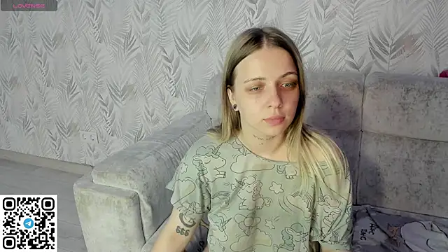 Snapshot of Alice_Halle chatting on July 19, 8:34 pm Alice Halle online show from July 19, 8:34 pm
