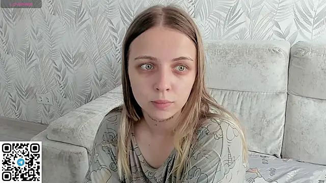 Snapshot of Alice_Halle chatting on July 21, 9:00 am Alice Halle online show from July 21, 9:00 am