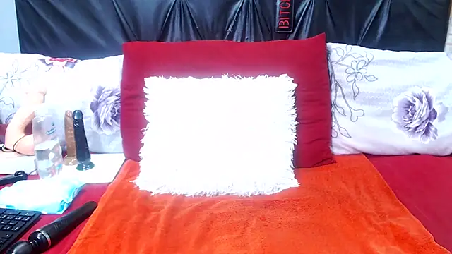 spicydiver38 online show from November 14, 5:55 pm