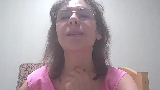 HollyJewel online show from February 6, 5:30 pm