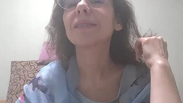 HollyJewel online show from February 18, 6:15 pm