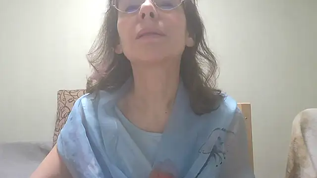 HollyJewel online show from March 5, 5:50 pm