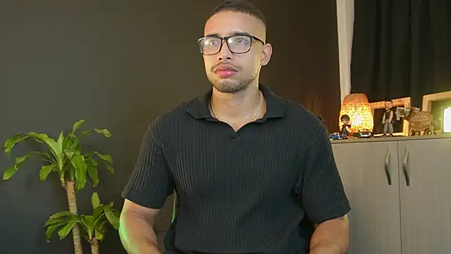 Snapshot of LincomAmith chatting on January 18, 3:54 am LincomAmith online show from January 18, 3:54 am