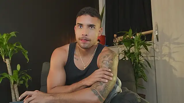 Snapshot of LincomAmith chatting on February 25, 1:15 am LincomAmith online show from February 25, 1:15 am