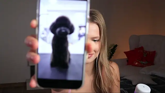 ella twinkl online show from December 4, 6:38 pm