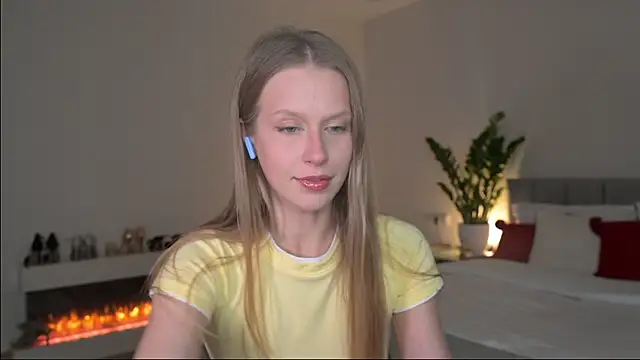 Snapshot of ella_twinkl chatting on April 25, 9:01 pm ella twinkl online show from April 25, 9:01 pm