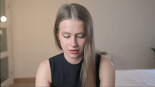 Snapshot of ella_twinkl chatting on May 22, 6:46 pm ella twinkl online show from May 22, 6:46 pm