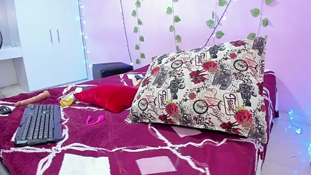 Snapshot of ambersmitx chatting on January 5, 9:36 pm ambersmitx online show from January 5, 9:36 pm
