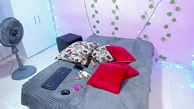 Snapshot of ambersmitx chatting on February 2, 2:45 pm ambersmitx online show from February 2, 2:45 pm
