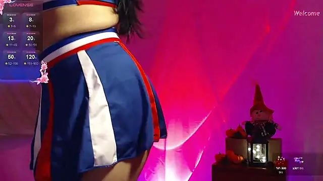 Snapshot of Leonora_luxry chatting on October 5, 10:29 pm Leonora luxry online show from October 5, 10:29 pm