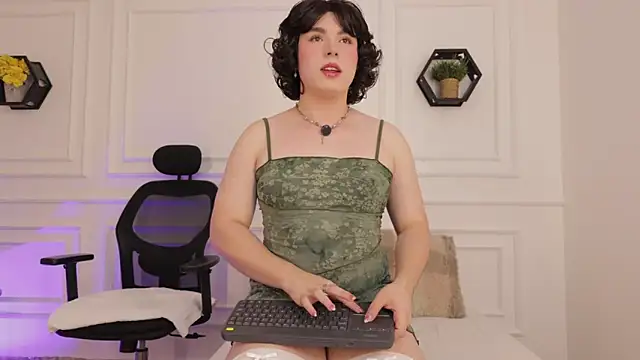 Snapshot of meloddysky chatting on February 4, 4:57 pm meloddysky online show from February 4, 4:57 pm