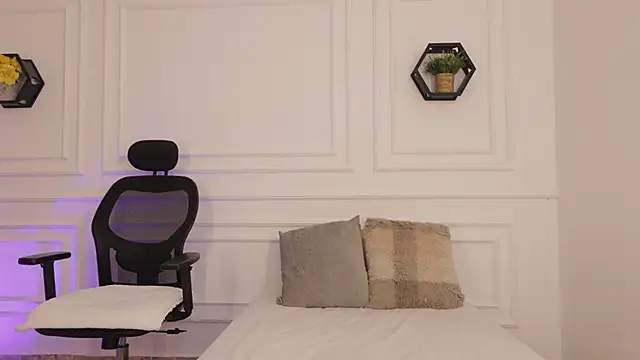 Snapshot of meloddysky chatting on February 18, 4:03 pm meloddysky online show from February 18, 4:03 pm