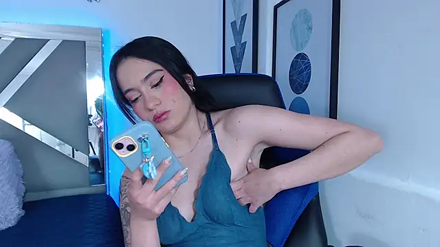 Snapshot of ZaraDames_ chatting on January 14, 4:15 am ZaraDames online show from January 14, 4:15 am