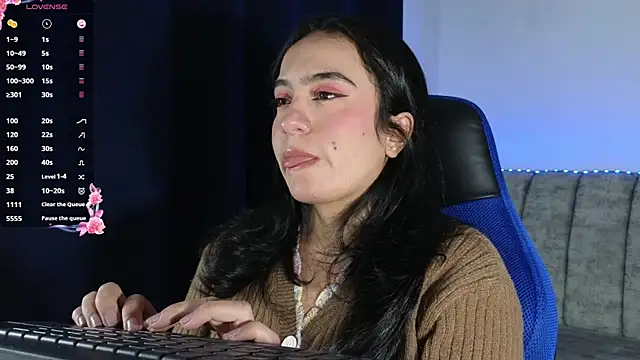 ZaraDames  online show from April 7, 3:07 am