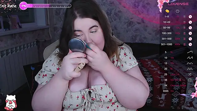 Estelle Hicks online show from December 3, 6:28 pm