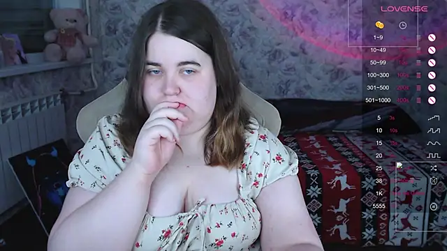 Estelle Hicks online show from December 15, 6:34 pm