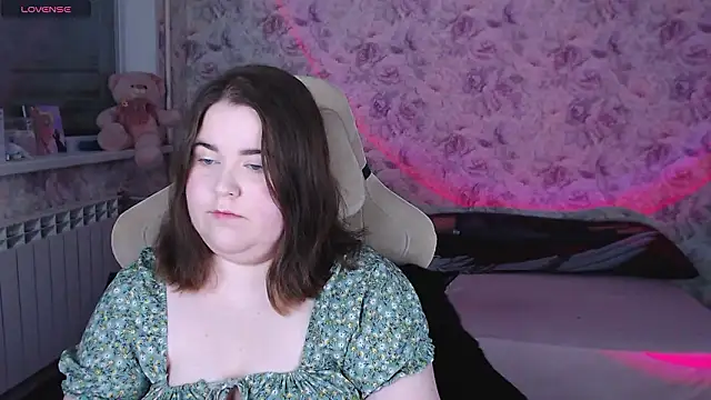 Estelle Hicks online show from March 21, 6:44 pm