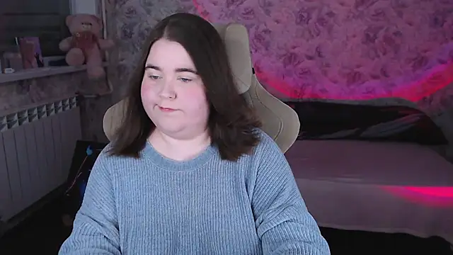 Estelle Hicks online show from April 8, 6:41 pm