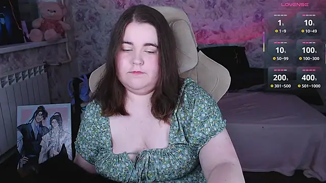 Snapshot of Estelle_Hicks chatting on June 16, 7:27 pm Estelle Hicks online show from June 16, 7:27 pm