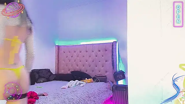 LittleEmmaa online show from January 20, 5:15 am