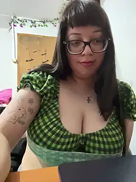 Snapshot of indiegirl666 chatting on December 13, 5:38 am indiegirl666 online show from December 13, 5:38 am