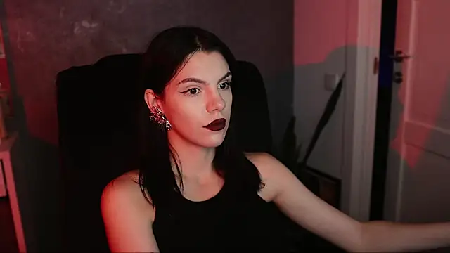 Snapshot of mistress__rochelle chatting on December 1, 4:29 pm mistress  rochelle online show from December 1, 4:29 pm