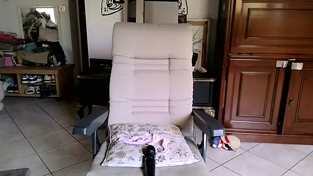 Snapshot of Emily_Posh chatting on June 15, 9:44 am Emily Posh online show from June 15, 9:44 am