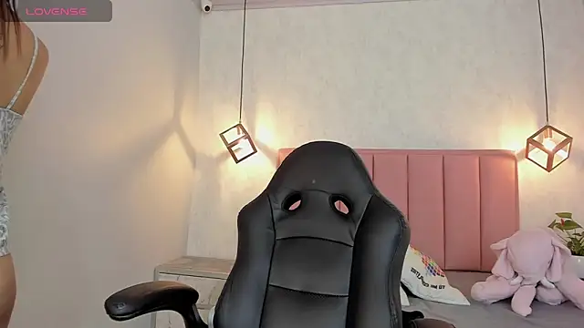 SUNNYCYRUS online show from February 18, 7:41 pm