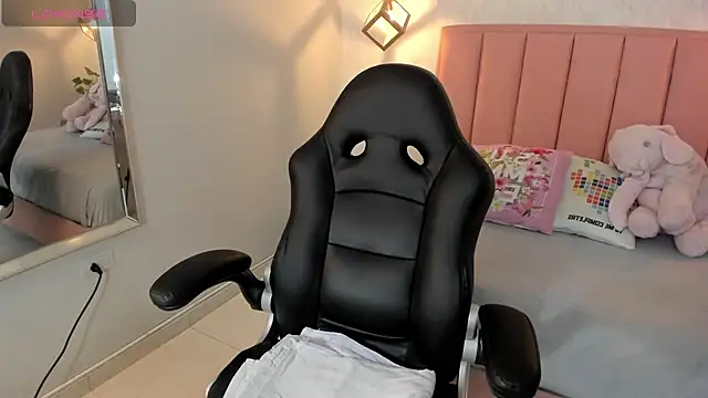 SUNNYCYRUS online show from March 14, 7:34 pm