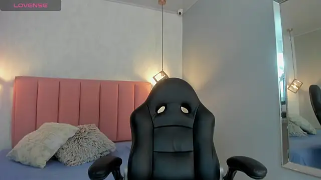 SUNNYCYRUS online show from September 24, 12:30 pm