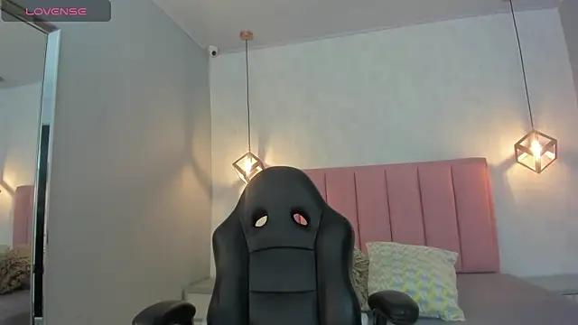 SUNNYCYRUS online show from November 10, 12:37 pm