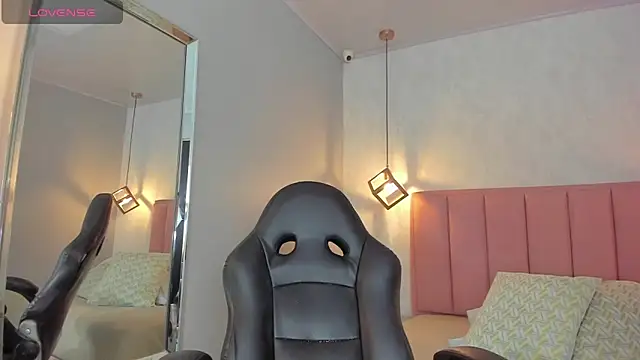 SUNNYCYRUS online show from March 6, 12:56 pm