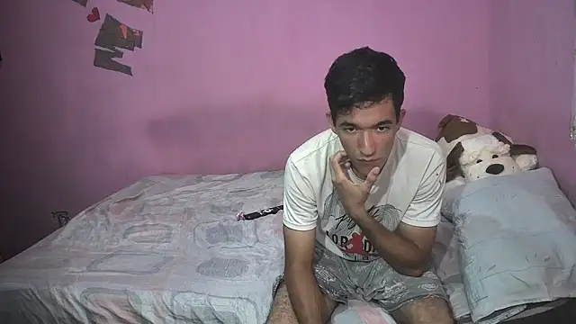 Snapshot of Sweetiefoxxx chatting on June 12, 7:24 pm Sweetiefoxxx online show from June 12, 7:24 pm