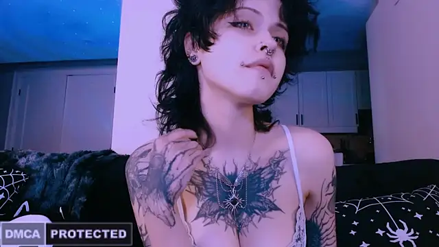 NaughtyLittleFox online show from April 12, 5:12 am