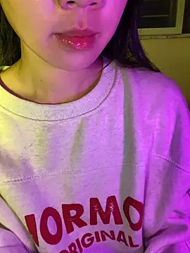 minmin2kk5 online show from December 14, 1:11 am